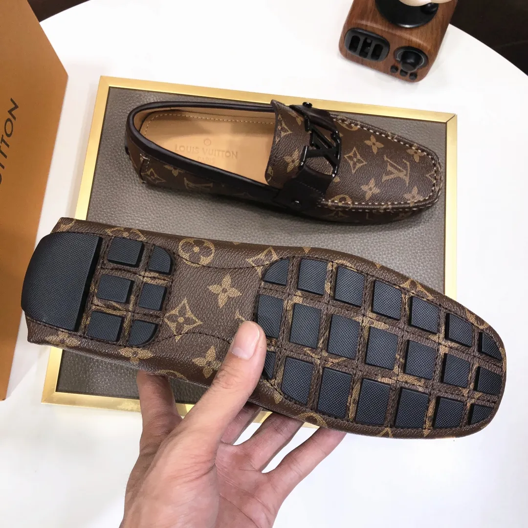 Men's men's shoes 💰420💰 [LV Doudou shoes] (water-dyed cowhide lining) new model is on the market, available on the official website. The new Doudou shoes are processed into single-color materials, and the uppers are made of imported cowhide material. The body of the shoe is fully hemmed with mark thread, and is lined with imported original cowhide leather. The elegant shoe shape is super suitable for all-matching, and the size is 38-44.